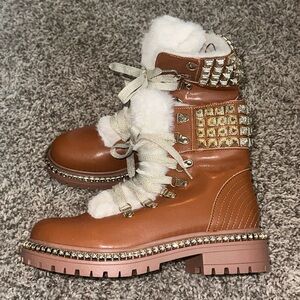 New Women’s size 7 boots